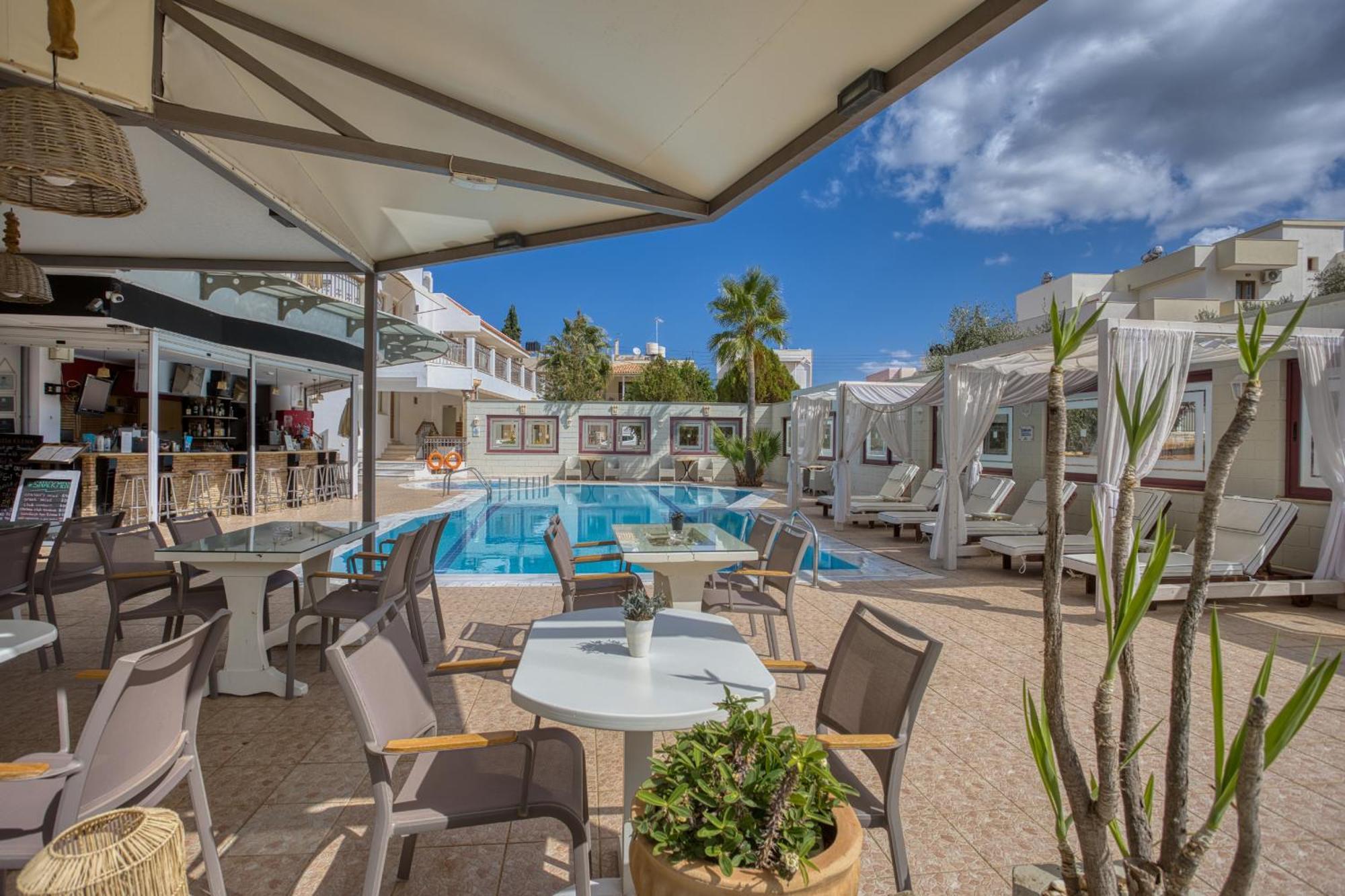Aparthotel Bella Elena By Estia 3*